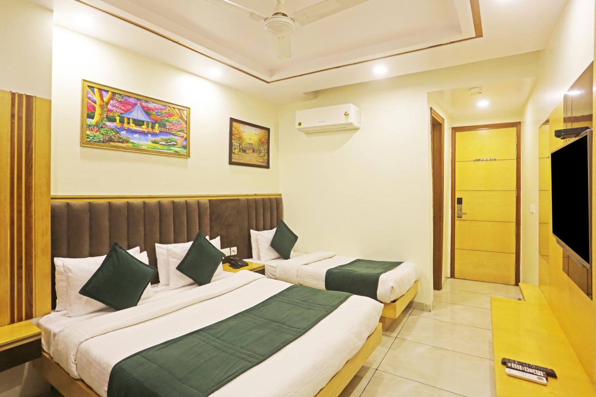 Hotel Aman Imperial Just A Minute Away From New Delhi Railway Station And Connaught Place ภายนอก รูปภาพ