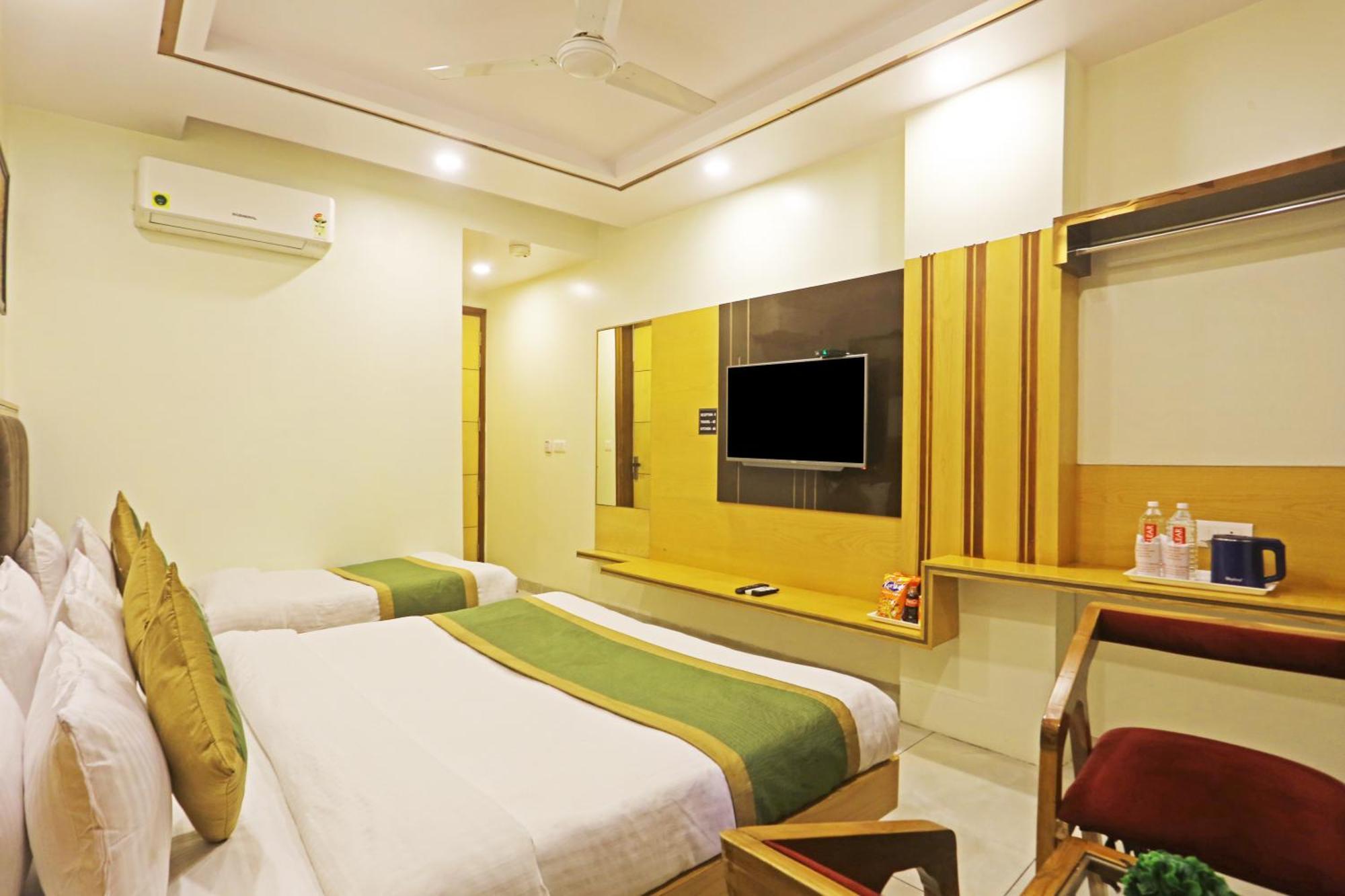 Hotel Aman Imperial Just A Minute Away From New Delhi Railway Station And Connaught Place ภายนอก รูปภาพ