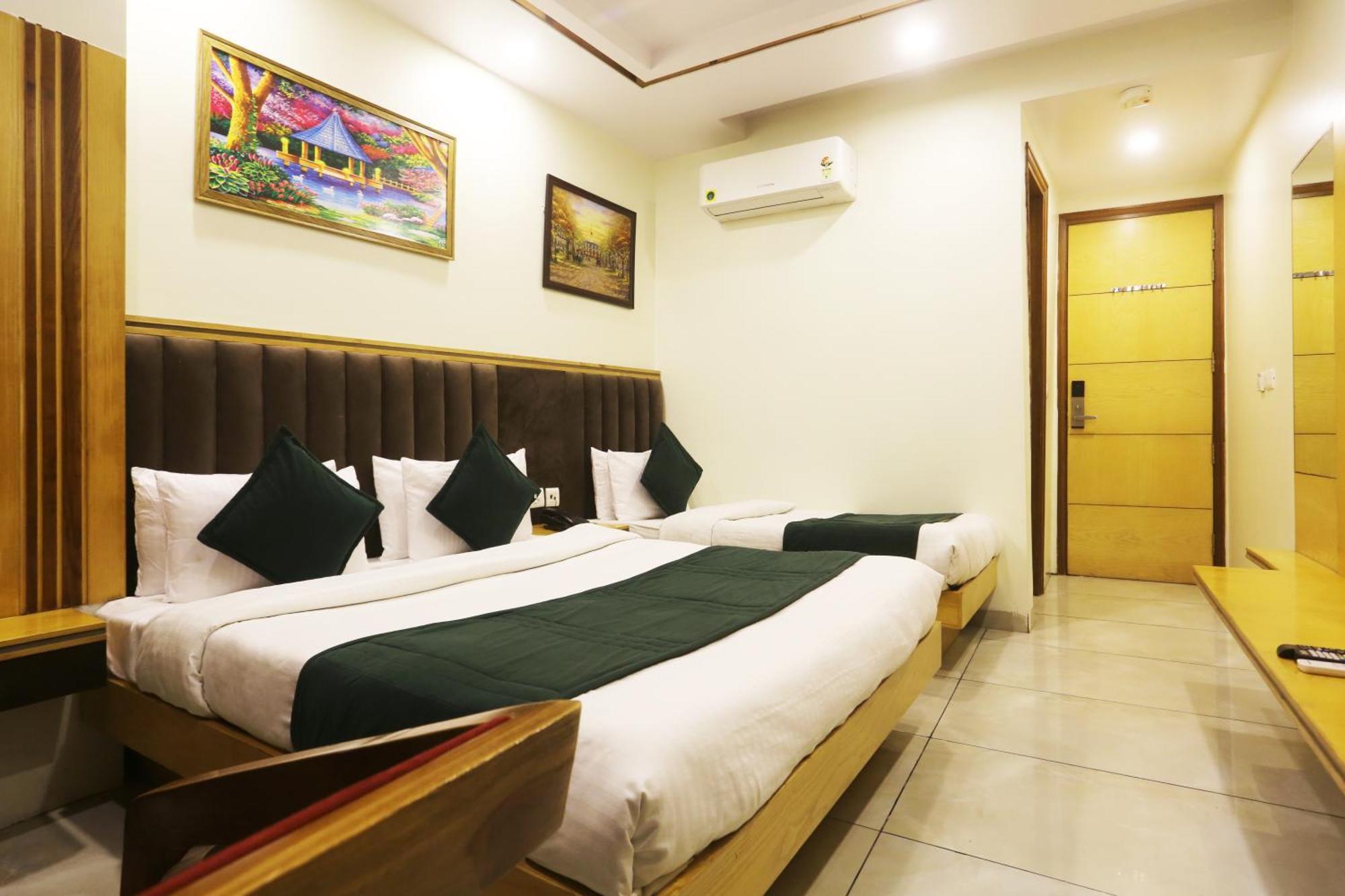 Hotel Aman Imperial Just A Minute Away From New Delhi Railway Station And Connaught Place ภายนอก รูปภาพ