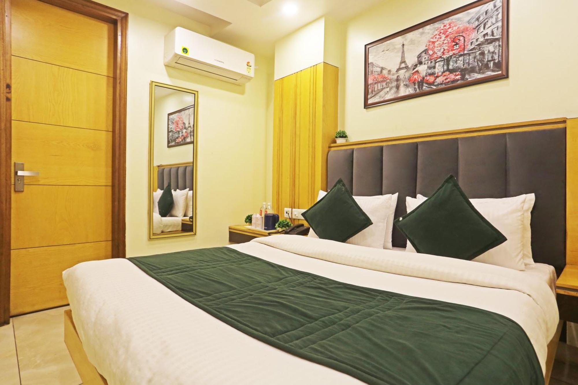 Hotel Aman Imperial Just A Minute Away From New Delhi Railway Station And Connaught Place ภายนอก รูปภาพ